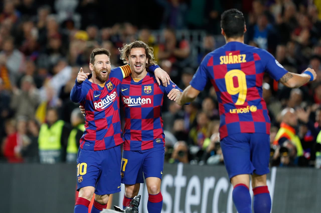 Griezmann por fin lo logra y anota junto con Messi y Suárez. El conjunto culé se impone tres goles a uno ante el Dortmund de Alemania y con ello logra su calificación a octavos de final de la Champions League.