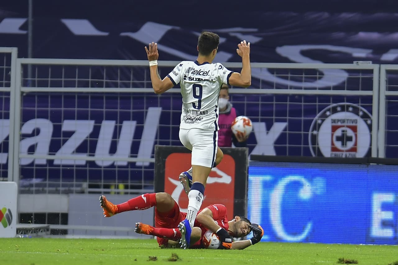 Dinenno rescató el resultado en la recta final para clasificar a la fiesta grande en segundo lugar. | Orbelín Pineda abrió el marcador para los cementeros; Juan Ignacio Dinenno (86’, 90’) emparejó los cartones y dio vuelta al juego en la recta final. Pumas y Cruz Azul clasifican directamente a la Liguilla en las posiciones segunda y cuarta, respectivamente.