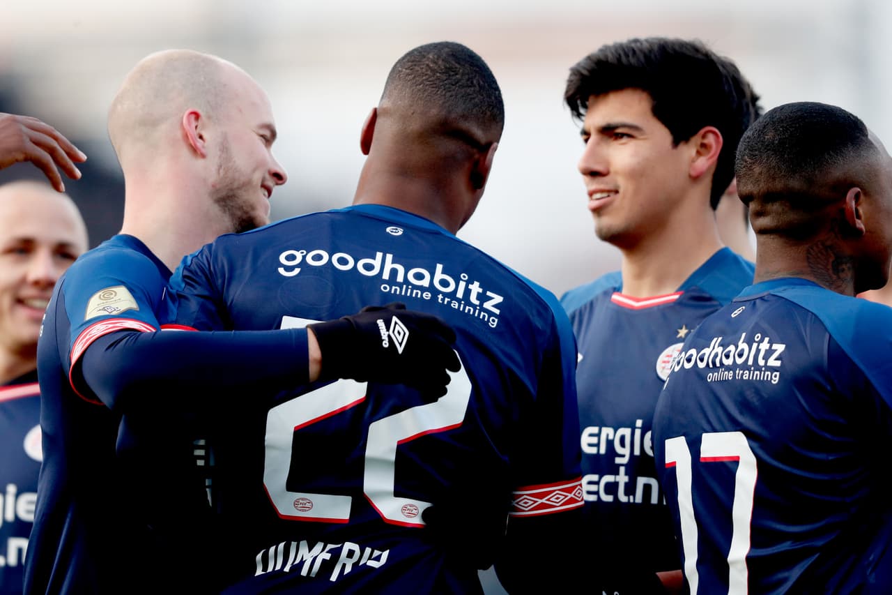 PSV Eindhoven igualó 2-2 contra Emmen de visitante en la Eredivisie, en la que se salvó de perder el liderato tras el empate de Ajax en su juego de la Jornada 18.