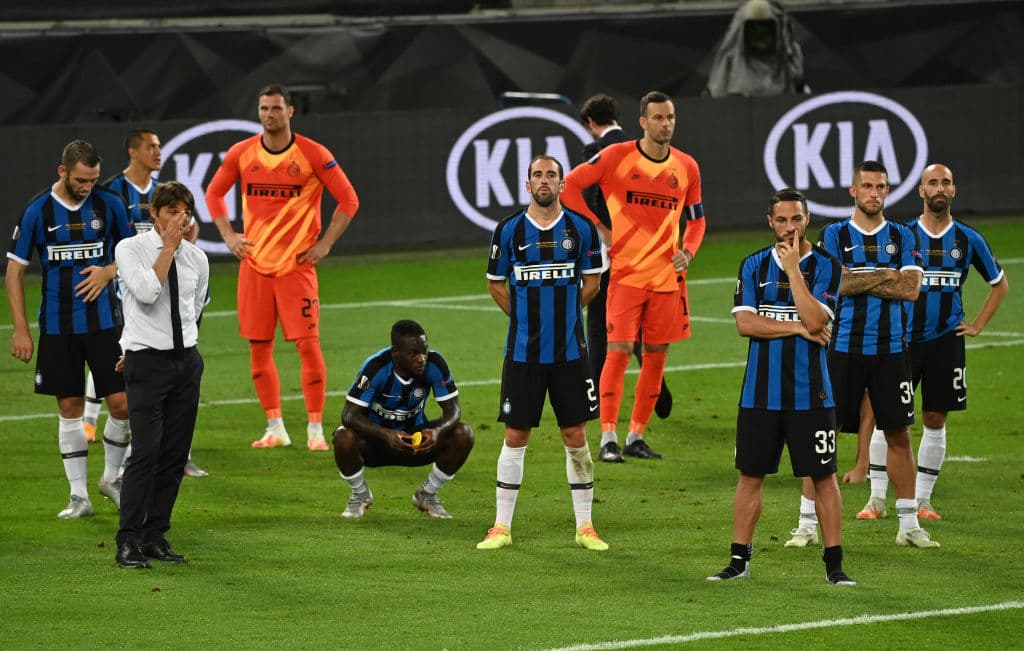 Tras caer en la final de la justa continental, algunos jugadores decidieron retirarse las medallas del subcampeonato.