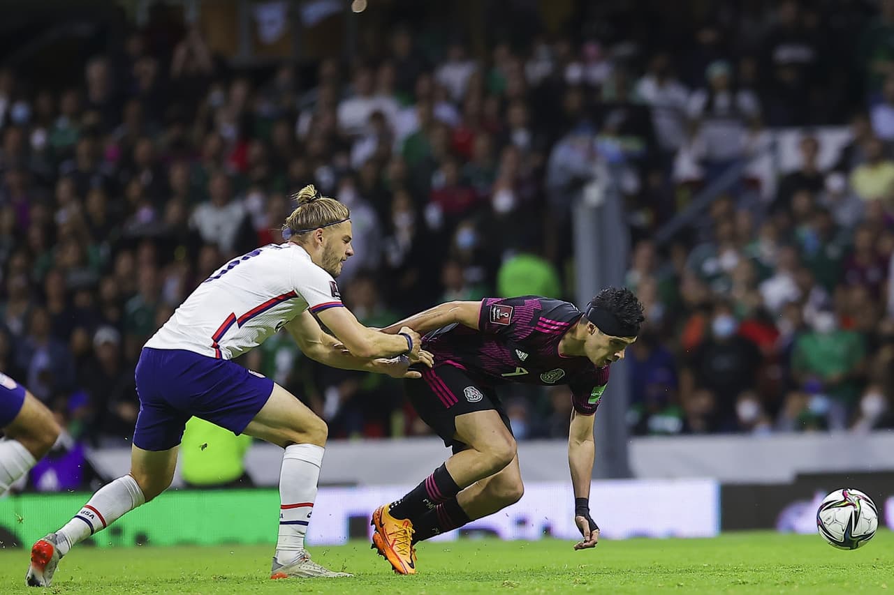 México y Estados Unidos dan un paso al frente para clasificarse al Mundial Qatar 2022 con un empate 0-0 en el Estadio Azteca en juego de eliminatorias mundialistas.