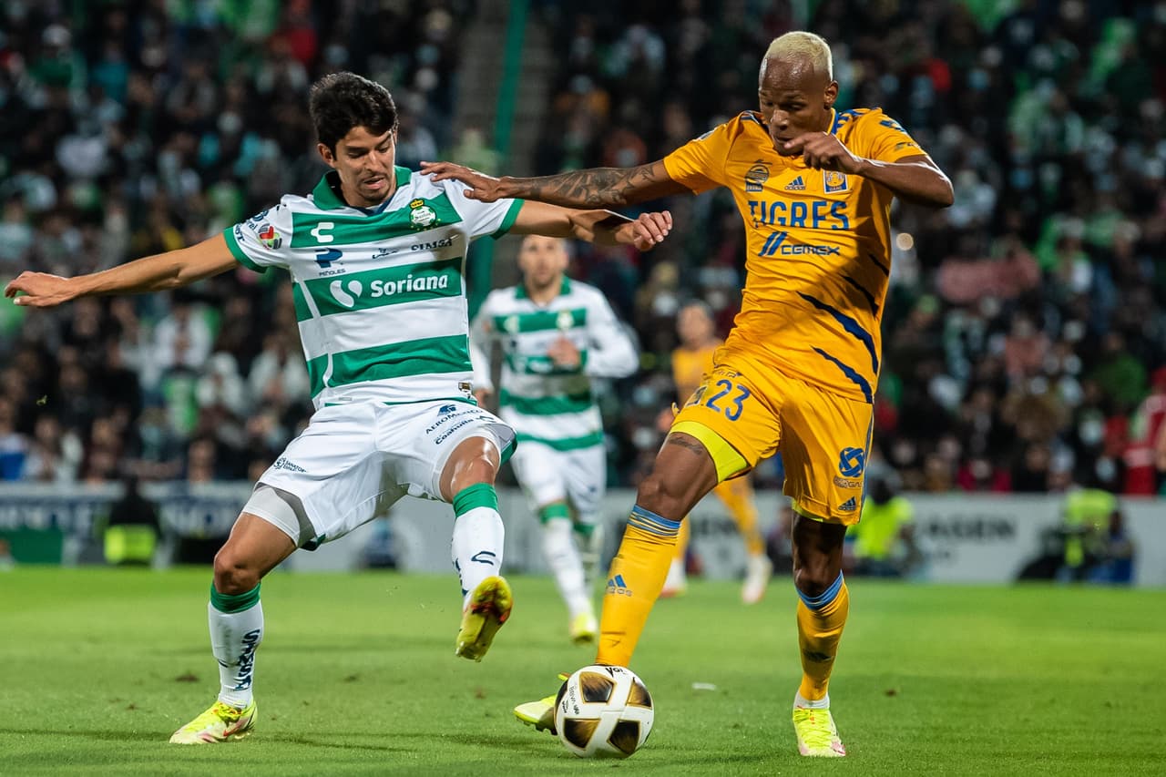 Diego Valdés y el 'Mudo' Aguirre son los hombres de la noche y le dan la victoria 2-1 a Santos sobre Tigres.