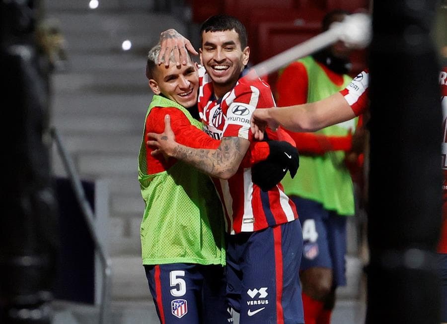 El Atlético de Madrid se impone al Valencia 3-1. Los goles corrieron a cargo de Joao Felix, Luis Suárez y Ángel Correa y siguen en la cima de la tabla de LaLiga.