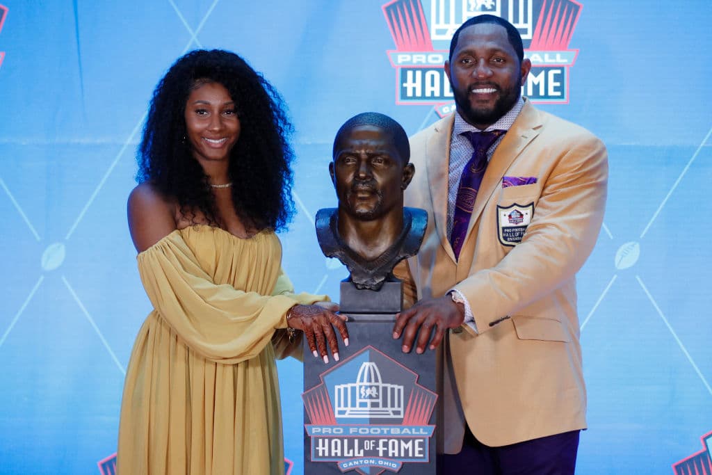 El recordado liniero defensivo Ray Lewis (derecha) con su hija Laymon. Lewis ganó dos Super Bowl en su carrera con los Baltimore Ravens entre 1996 y 2012.