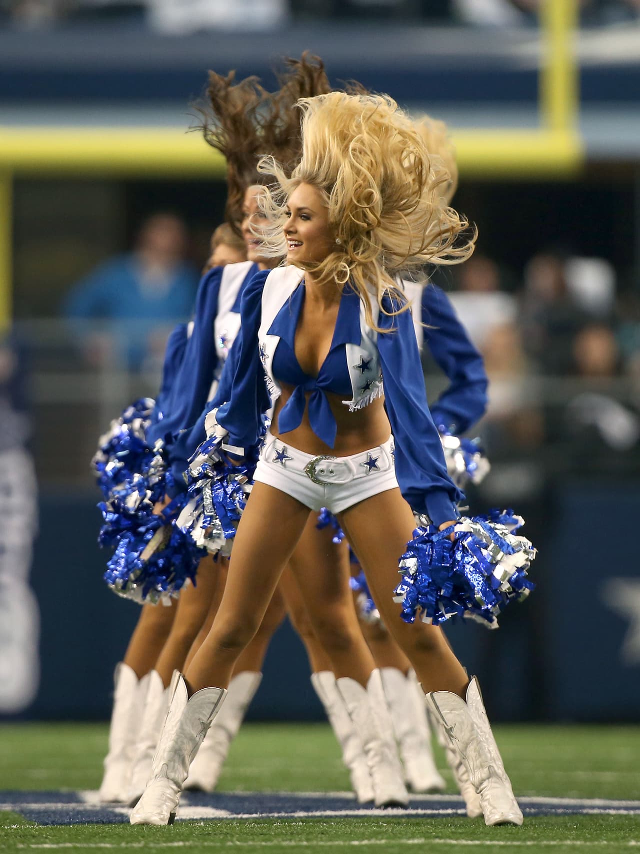 Las cheerleaders de los Dallas Cowboys cautivaron en Día del Pavo, Checa lo mejor de ellas.