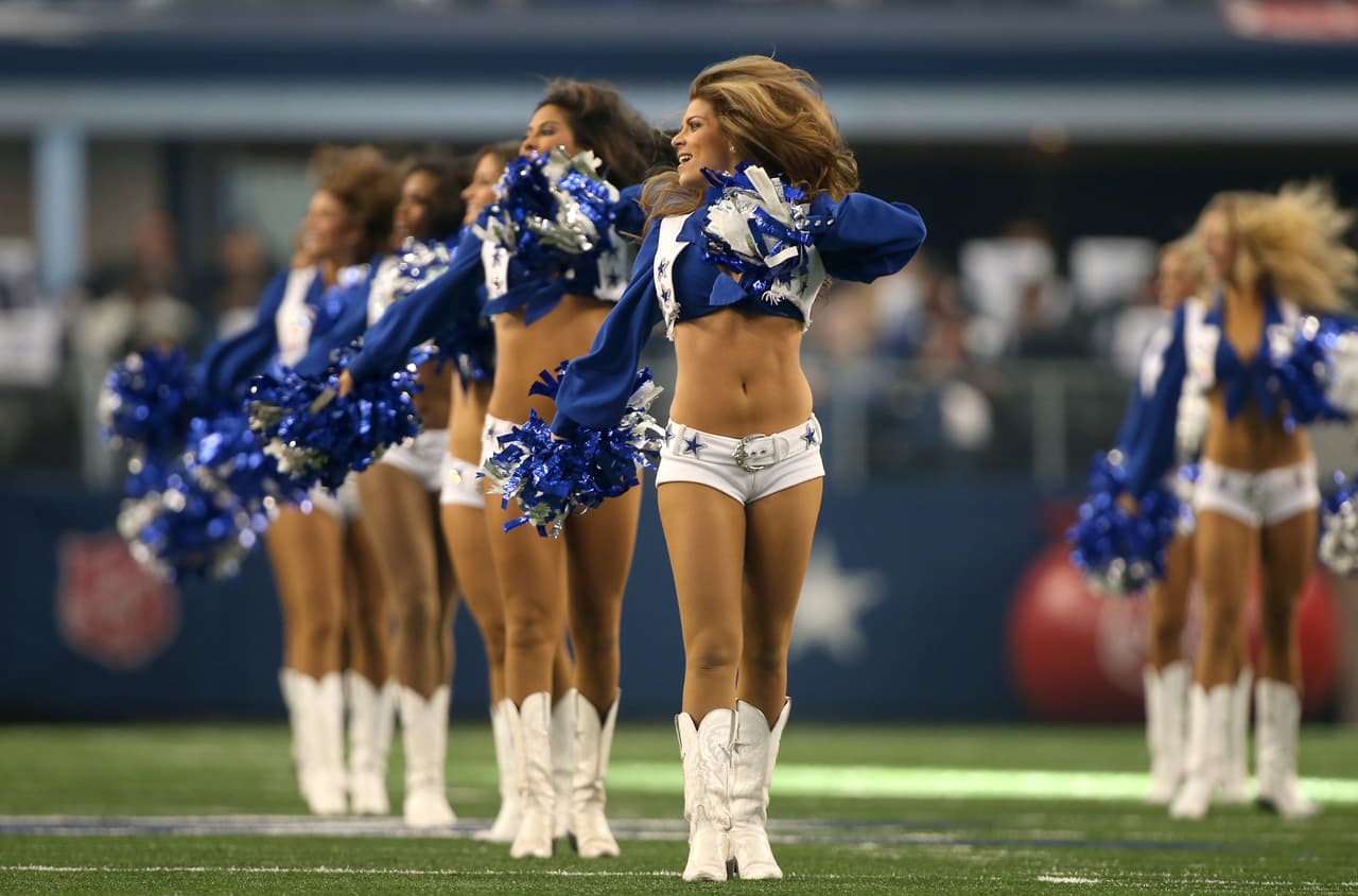Las cheerleaders de los Dallas Cowboys cautivaron en Día del Pavo, Checa lo mejor de ellas.