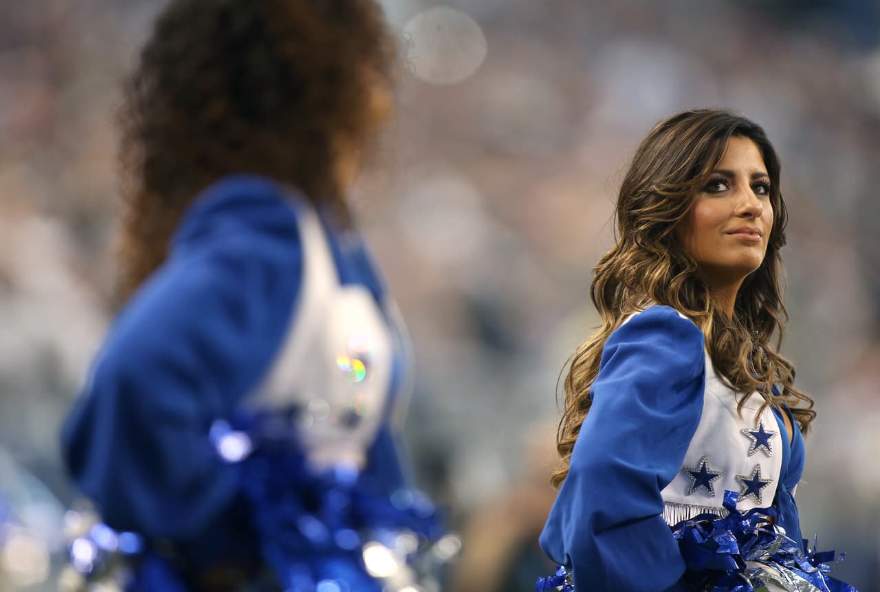 Las cheerleaders de los Dallas Cowboys cautivaron en Día del Pavo, Checa lo mejor de ellas.