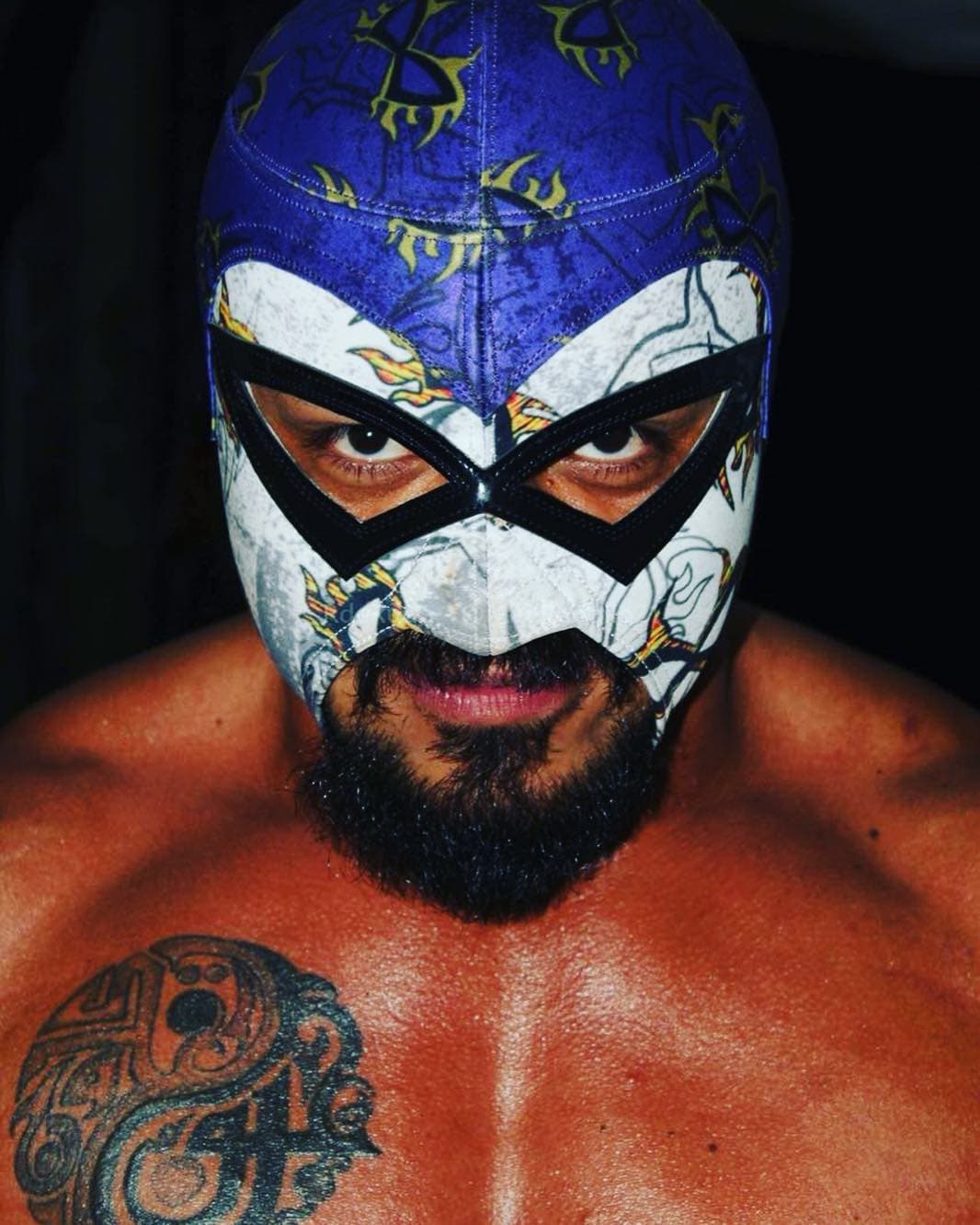 Justamente así se veía
<b>El hijo del Fantasma</b> antes de perder su máscara contra La Parka.