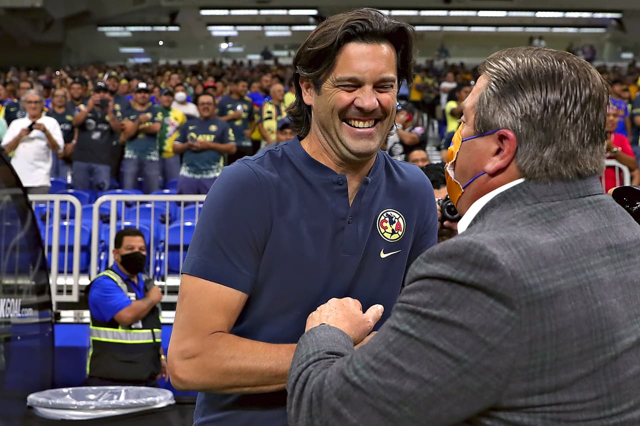 ¡Y hasta sonrisas! Confirmando que su rivalidad solo es dentro del campo.