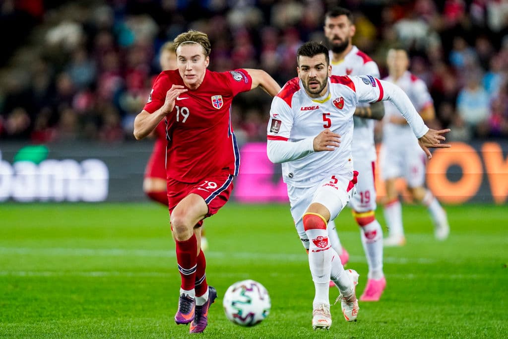 Noruega se lleva la victoria ante Montenegro 2-0 durante fecha de eliminatoria mundialista. Mohamed Elyounoussi fue el autor de los goles durante el partido, colocando a su escuadra como segundo lugar del grupo G rumbo a Catar 2022.