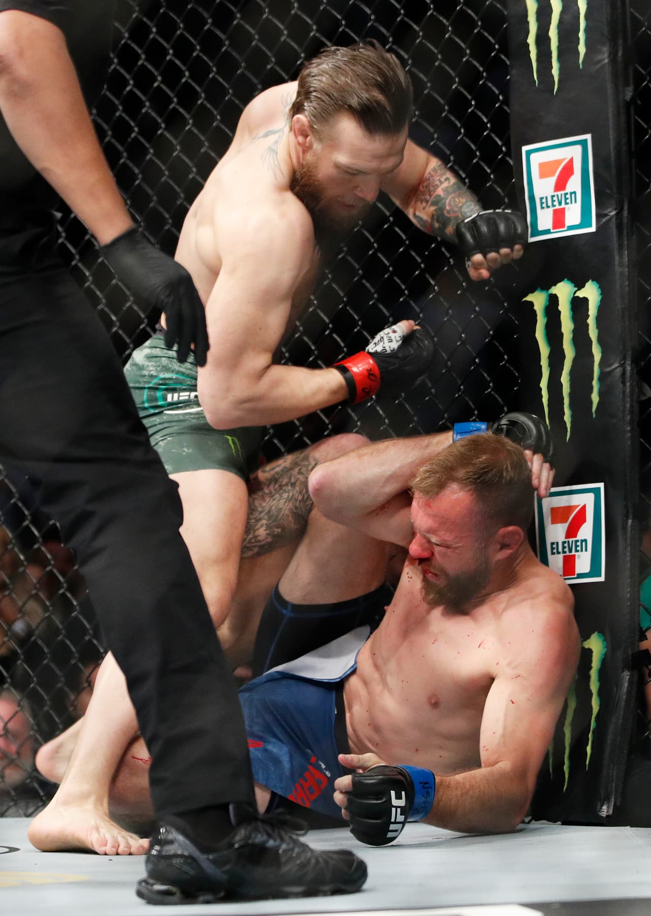 Le bastaron 40 segundos a Conor McGregor para acabar con su rival en una gran exhibición tras su regreso al octágono.