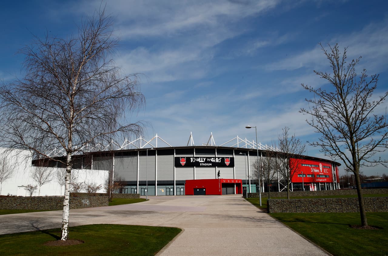Es un estadio chico con capacidad para apenas 18 mil aficionados.