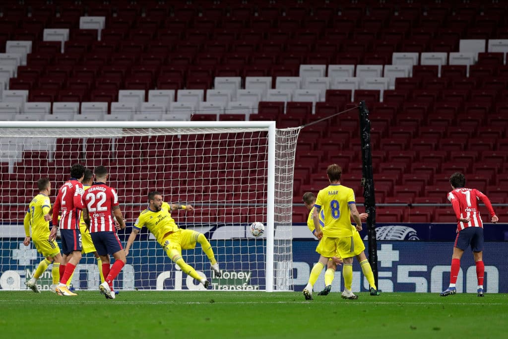 Con goles de Joao Félix, Llorente y Suárez, lo del Cholo se quedaron con los tres puntos; ‘Choco’ Lozano salió al 61’. | Joao Félix (8’, 90’) abrió y cerró la cuenta. Llorente (22’) y Suárez (51’) también marcaron. Héctor Herrera Salió al 62’.