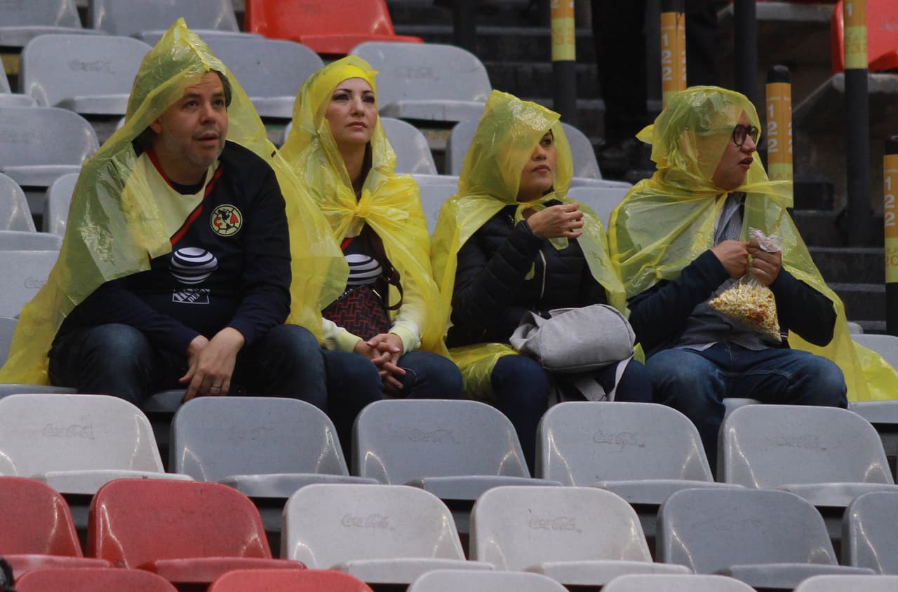 La alegría y el colorido fueron los invitados en la fiesta de los fanáticos de América y Santos por la Jornada 16 del Clausura 2019 en el estadio Azteca.