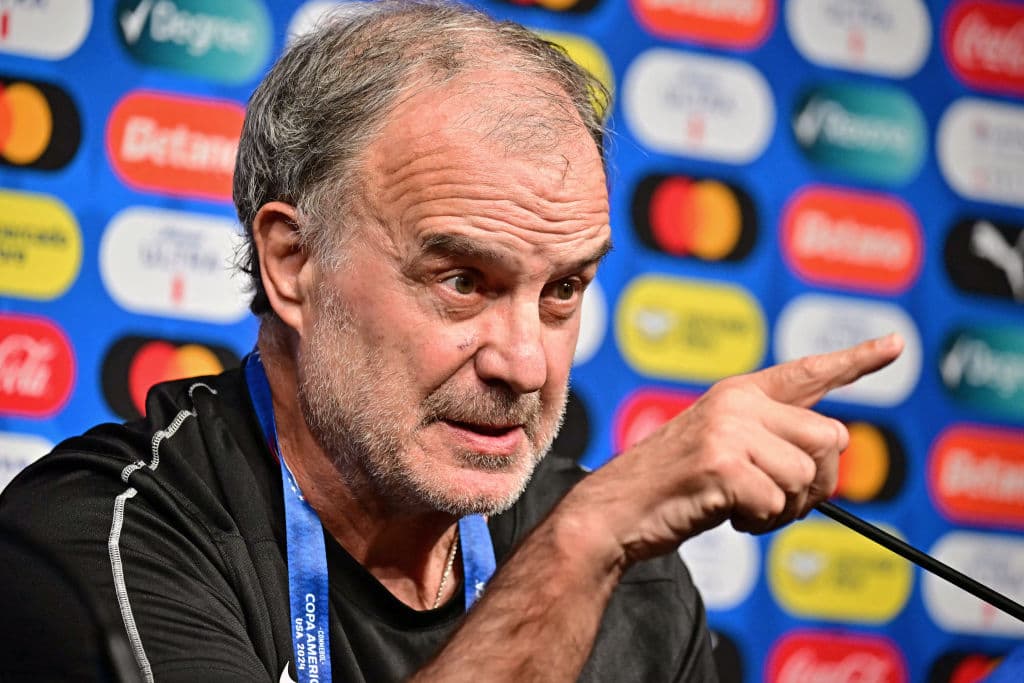 Bielsa destaca el sistema deportivo del futbol de Uruguay