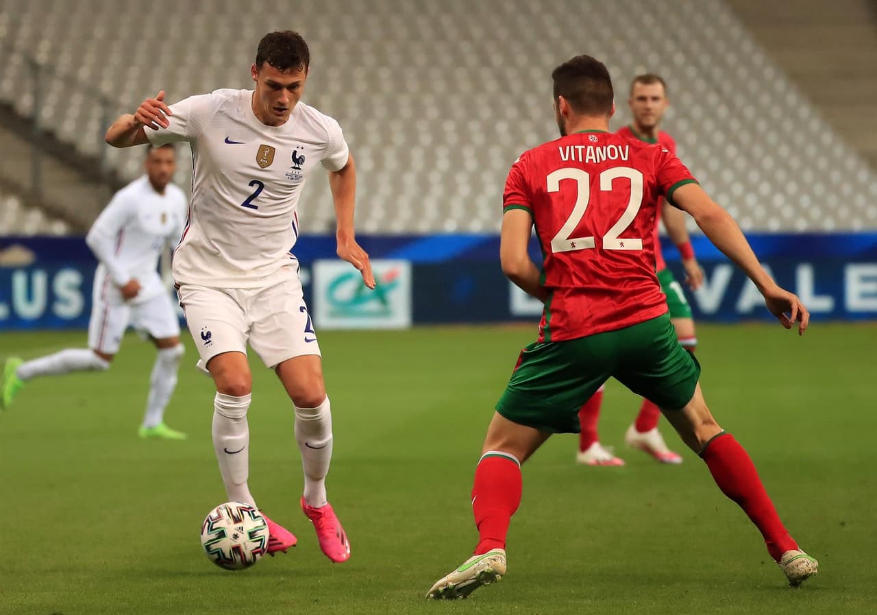 Francia derrota 3-0 a la escuadra de Bulgaria previo a su participación a la Euro 2021. Antoine Griezmann abrió el marcador al minuto 29 y Oliver Giroud se lució con doblete para darle la victoria a su equipo sobre los búlgaros. 'Les Bleus' iniciarán la competencia europea ante Alemania.