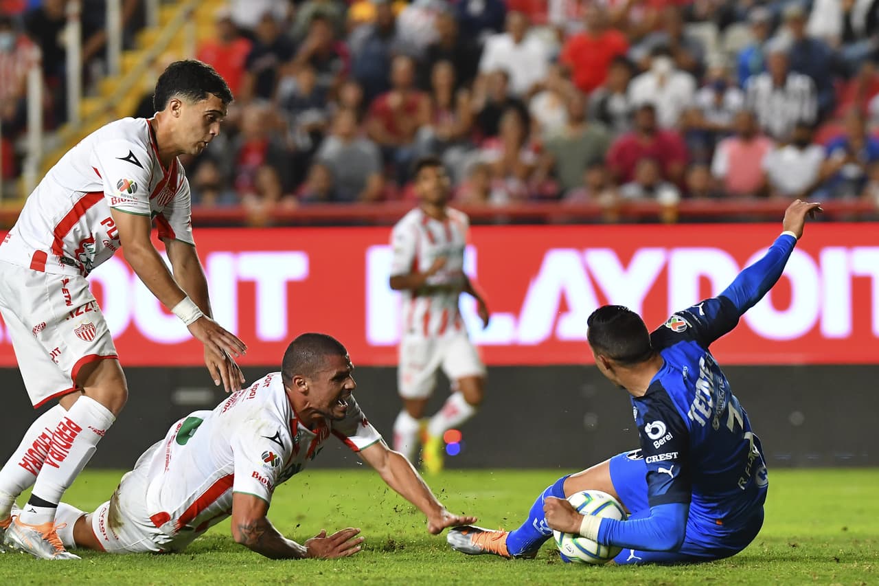 Con goles de Rodrigo Aguirre y Ponchito González, Monterrey vino de atrás para vencer 1-2 al Necaxa y treparse de forma momentánea en la cima del Apertura 2022.