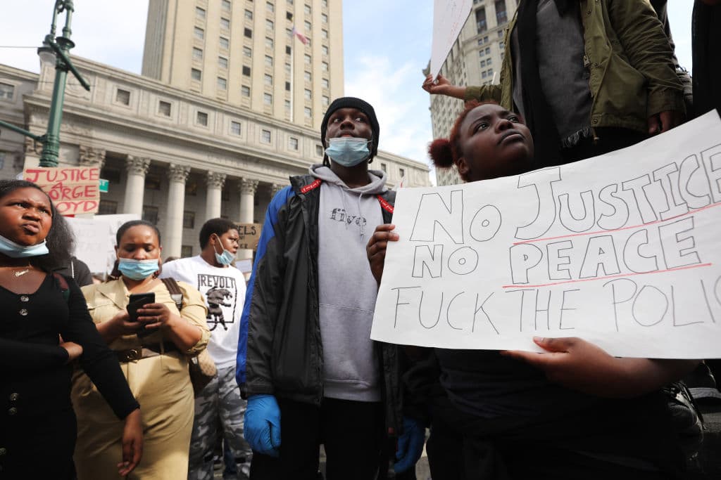 Minnesota esta en en huelga luego de que la policía de Minneapolis asesinara a George Floyd, lo que muchos no saben es que George fue un reconocido tight end en el equipo de su escuela en Jack Yates High School.