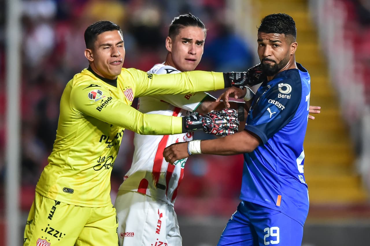 Con goles de Rodrigo Aguirre y Ponchito González, Monterrey vino de atrás para vencer 1-2 al Necaxa y treparse de forma momentánea en la cima del Apertura 2022.