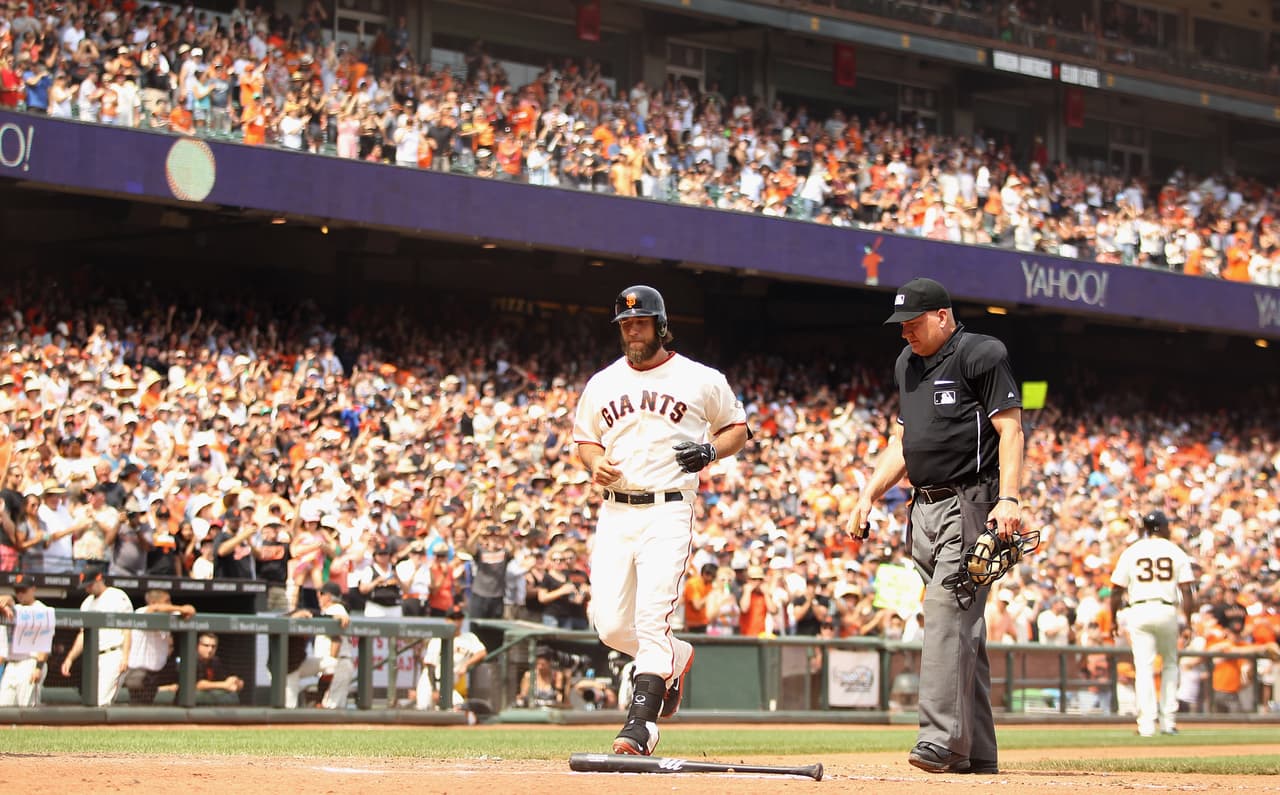 Bumgarner jonronea, blanquea y poncha a 14