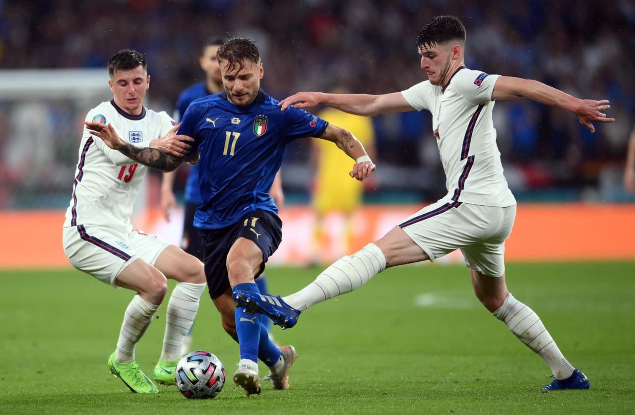 Italia es campeón indiscutible de Europa y se lleva la copa a casa. Luke Shaw abrió el marcador al minuto 2’ del encuentro y en el minuto 67, Leonardo Bonucci se encargó de igualar el marcador, ya en tiempos extra no pudieron pasar del 1-1 y, en tanda de penales, el equipo inglés no supo definir y la ‘Squadra Azzurra’ se corona en Wembley.