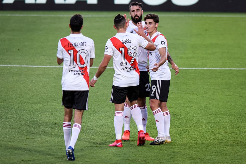 River no se conforma con el 2-0 consguido en casa y golean 2-6 en su visita a Nacional.