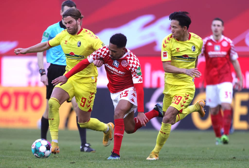 Con un zapatazo de Robin Quaison al minuto 84, Mainz logra vencer 1-0 al Freiburg y continúan en la pelea por escapar del descenso.