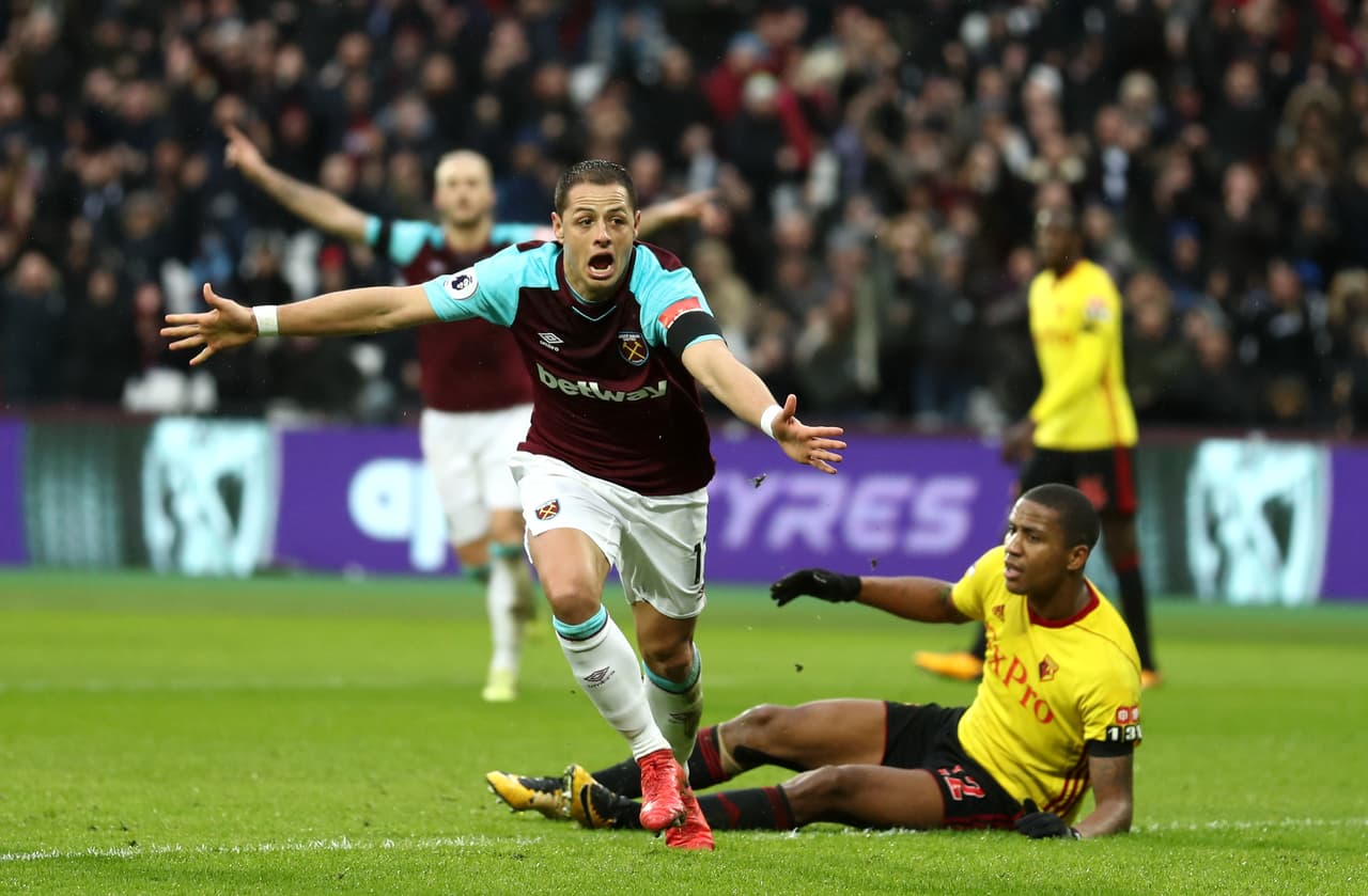 LONDON, ENGLAND - FEBRUARY 10: Javier Hernandez of West Ham United celebrates scoring his side's first goal during the Premier League match between West Ham United and Watford at London Stadium on February 10, 2018 in London, England. (Photo by Bryn Lennon/Getty Images)