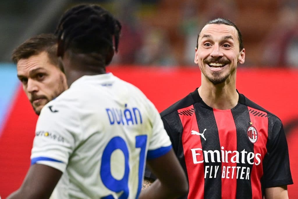 Zlatan y su brutal troleo a Duván Zapata en pleno partido