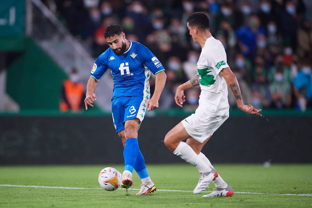 Real Betis golea al Elche 3-0 con anotaciones de Juami Jiménez, Willian José y Nabil Fekir, aún con 10 hombres en la cancha. Andrés Guardado jugó 21' durante el encuentro, mientras que Lainez no tuvo participación.