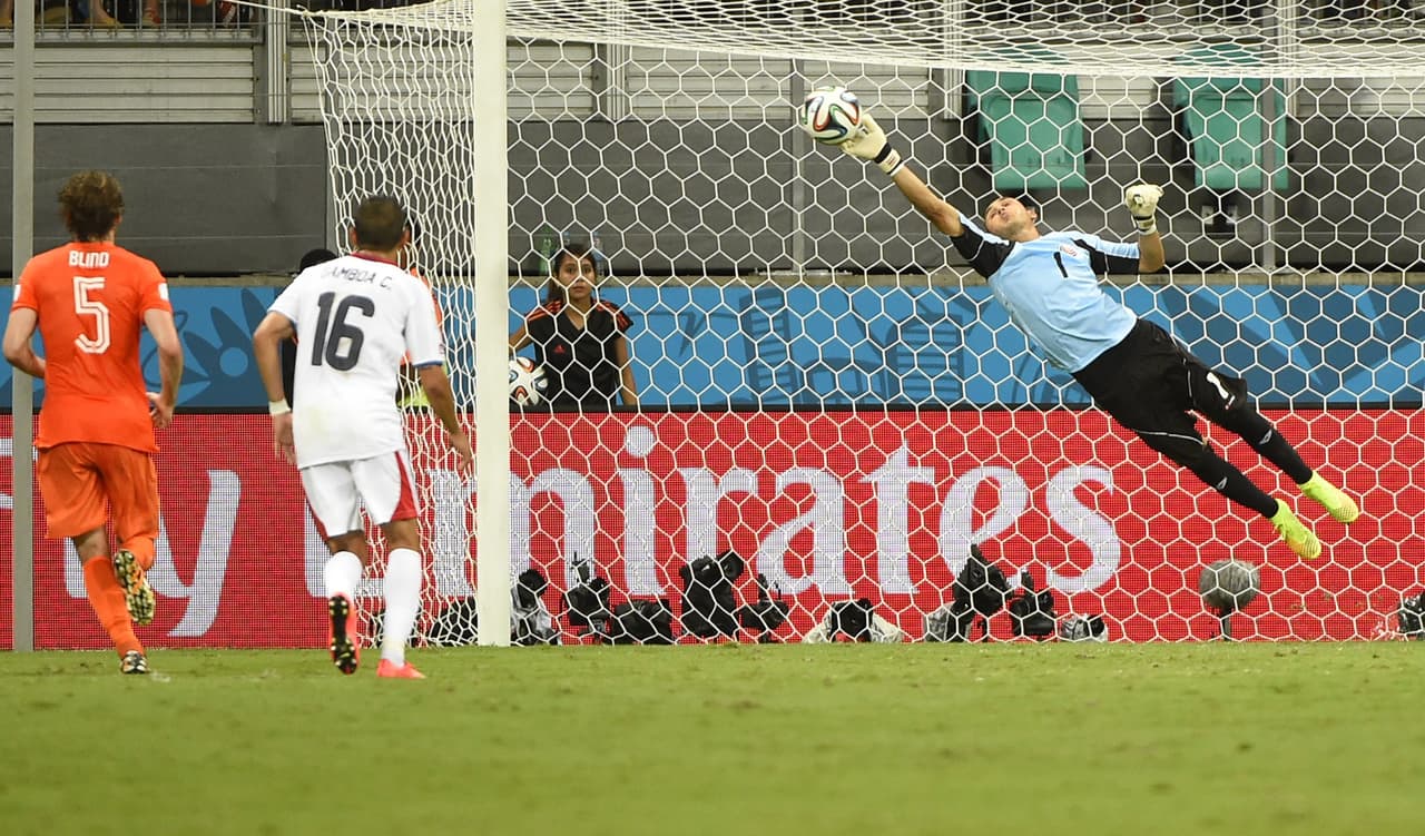 Las espectaculares atajadas de Keylor en Brasil-2014 le permitieron a Costa Rica, a pesar de caer eliminado contra Holanda en cuartos, despedirse como uno de los equipos invictos en el certamen.