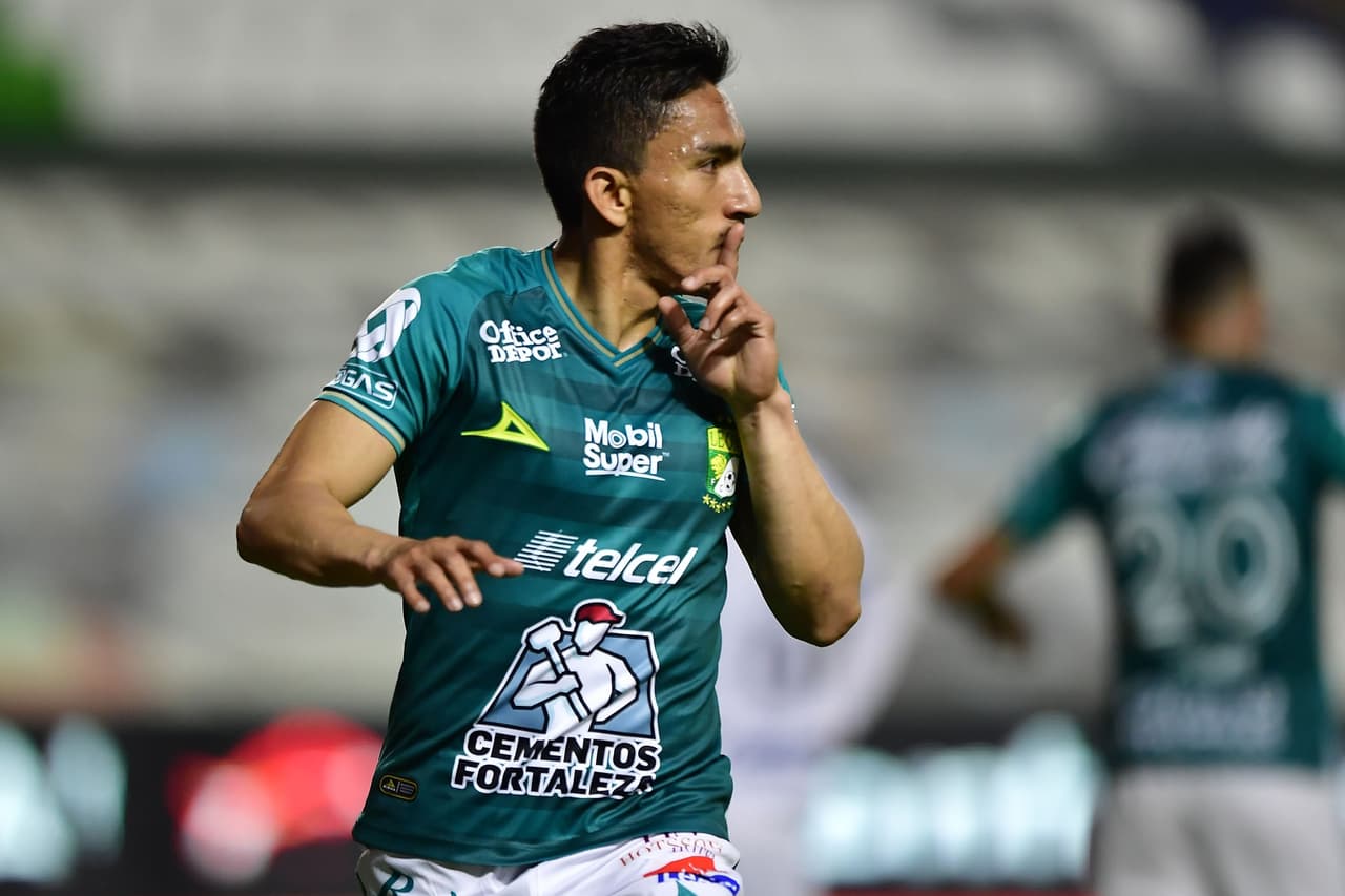 Maximiliano Perg (5’) clavó un autogol que adelantó al León y Ángel Mena (30’) creció la ventaja. George Corral salió expulsado a los 51’ de juego.
