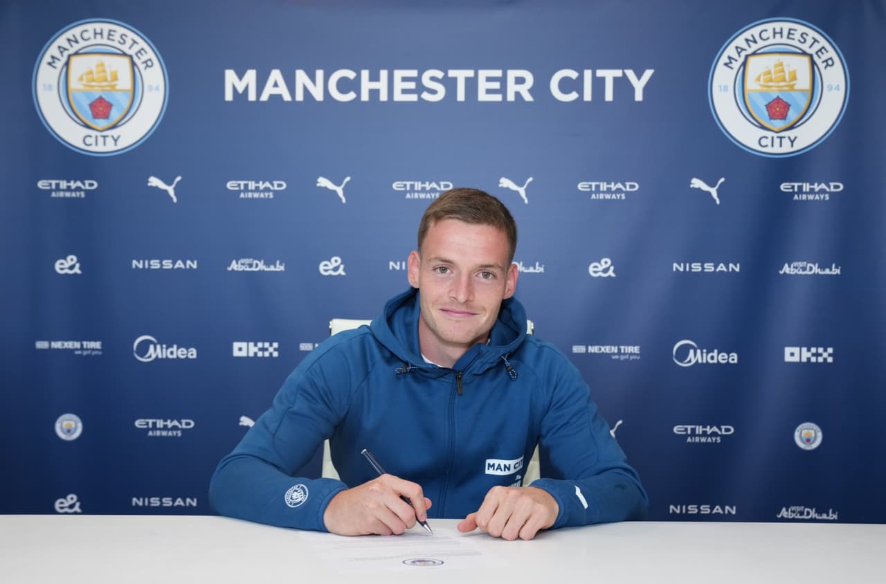 Sergio Gómez es nuevo jugador del Manchester City.