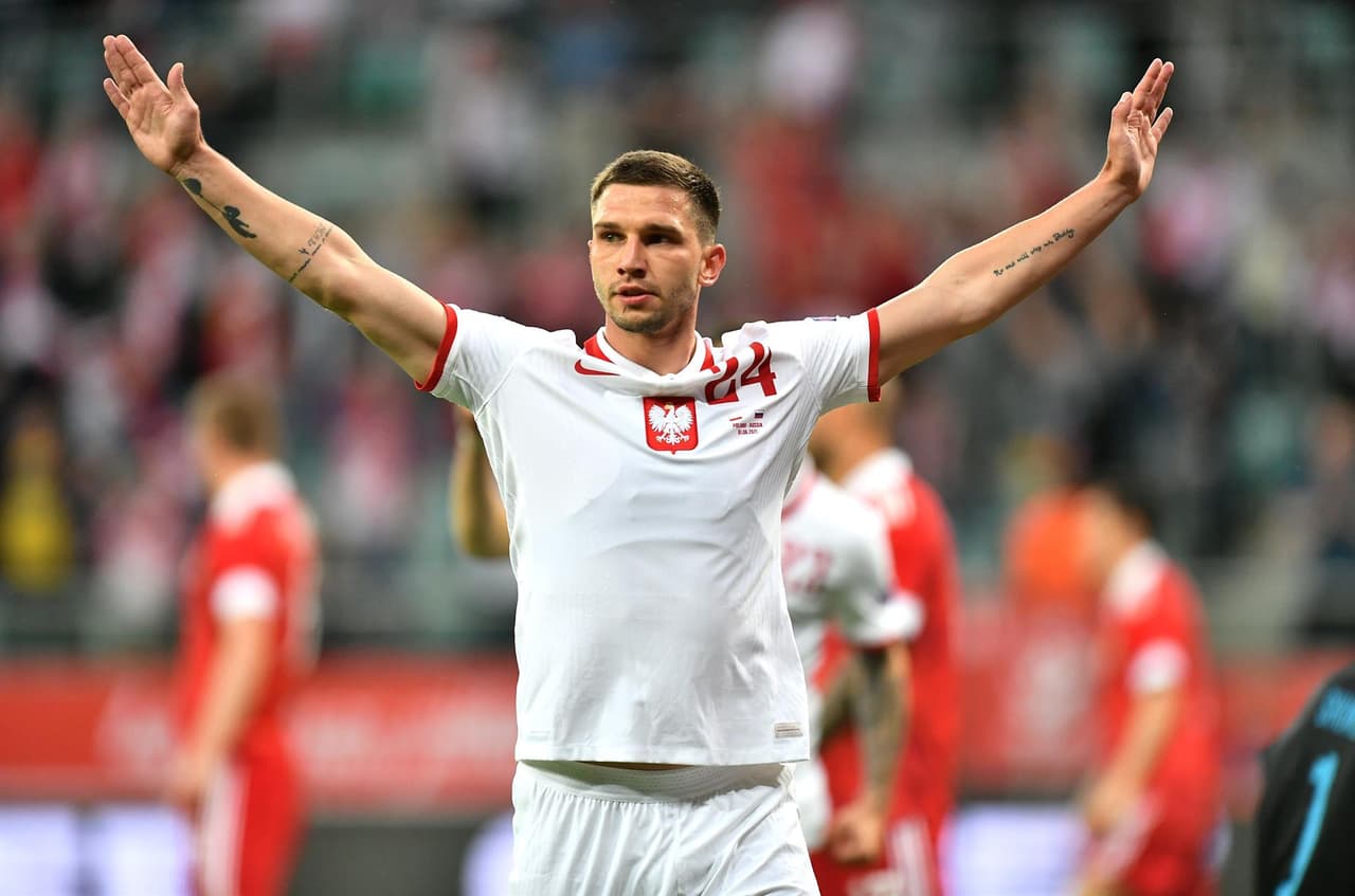 Polonia y Rusia empatan 1-1 en partido internacional amistoso que se llevó a cabo en Wroclaw, al oeste de Polonia. Jakub Swierczok abrió el marcador para los locales al minuto 4' del encuentro, pero Vyacheslav Karavayev, al minuto 20', se encargó de empatar el encuentro. Los polacos jugarán su próximo amistoso ante Islandia el próximo 8 de junio, mientras que los rusos se enfrentarán ante Bulgaria este sábado.