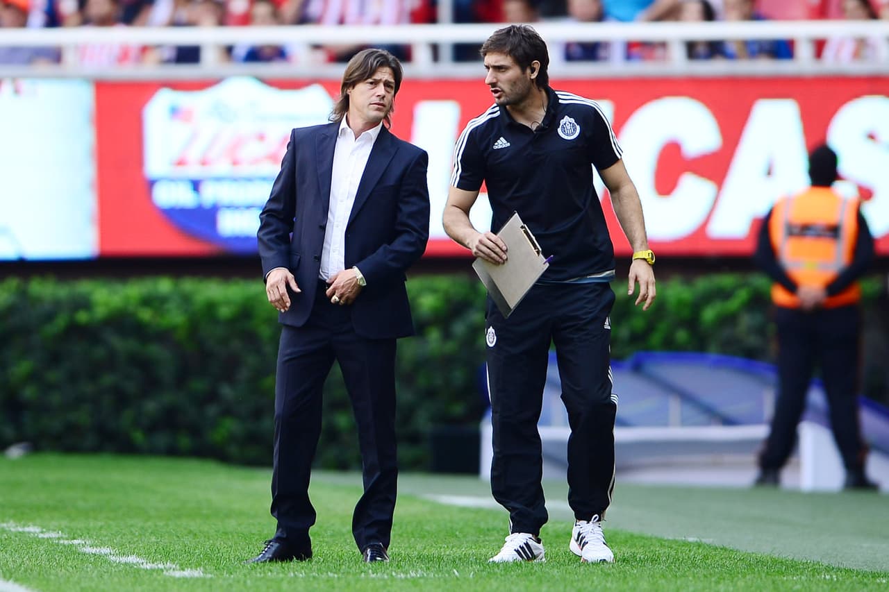 Debutó el 20 de octubre de 2015 ante Los
<i>Gallos Blancos </i>de Querétaro, tan solo cuatro días después de haber asumido el cargo.