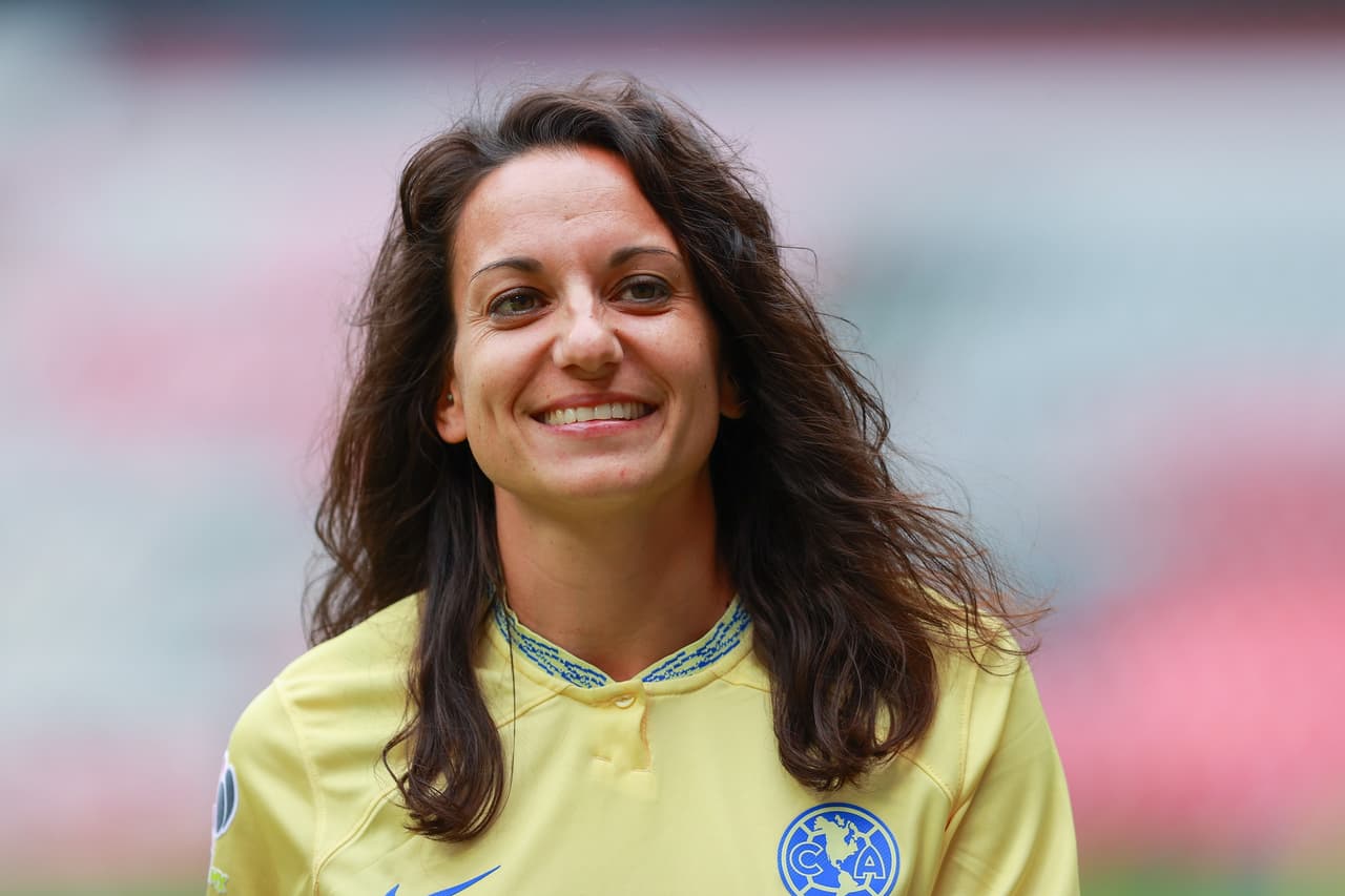 América aprovechó el partido amistoso para presentar ante su afición al nuevo refuerzo proveniente del Real Madrid, Aurélie Kaci.