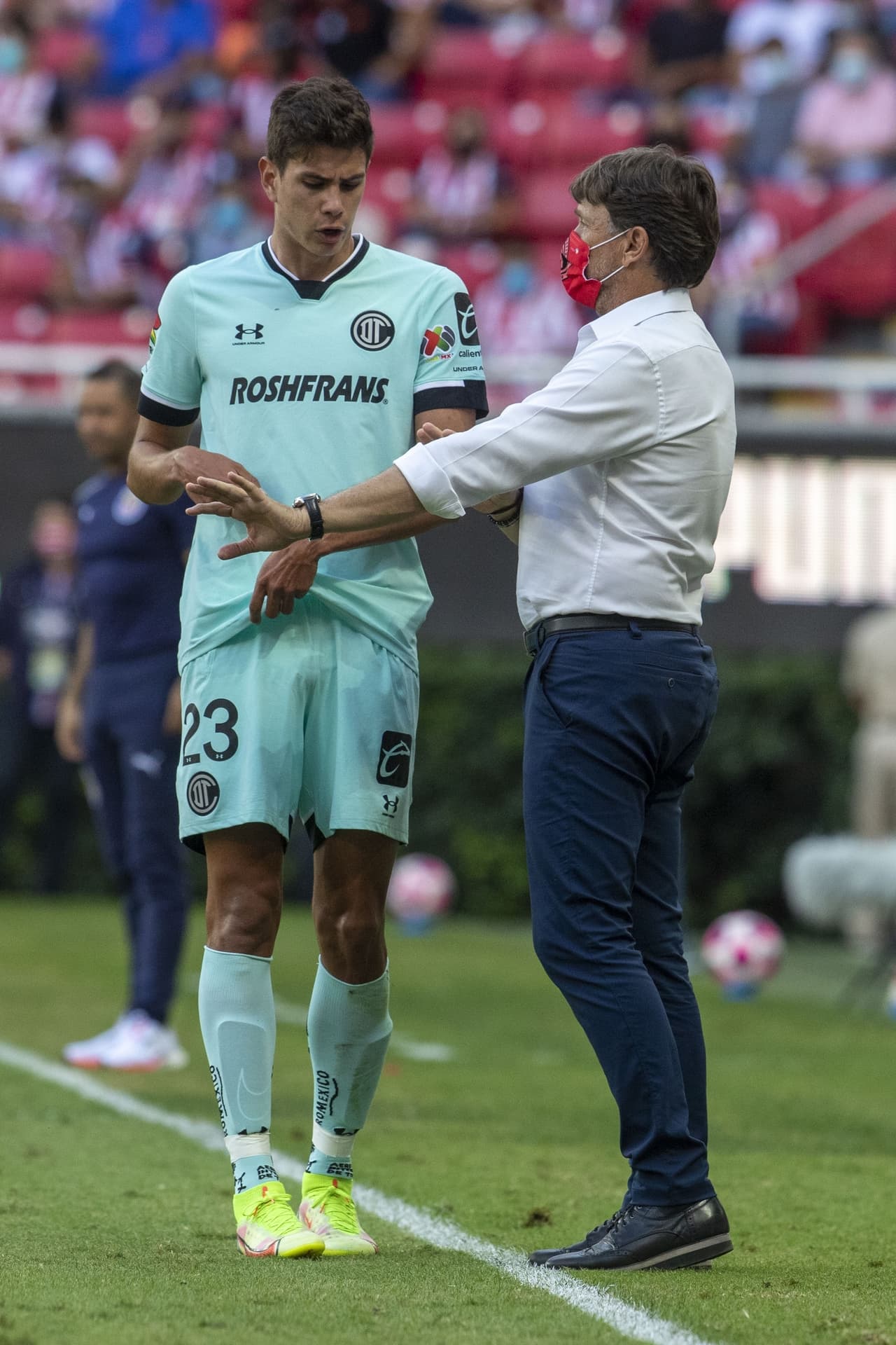 El estratega de los Diablos daba indicaciones.