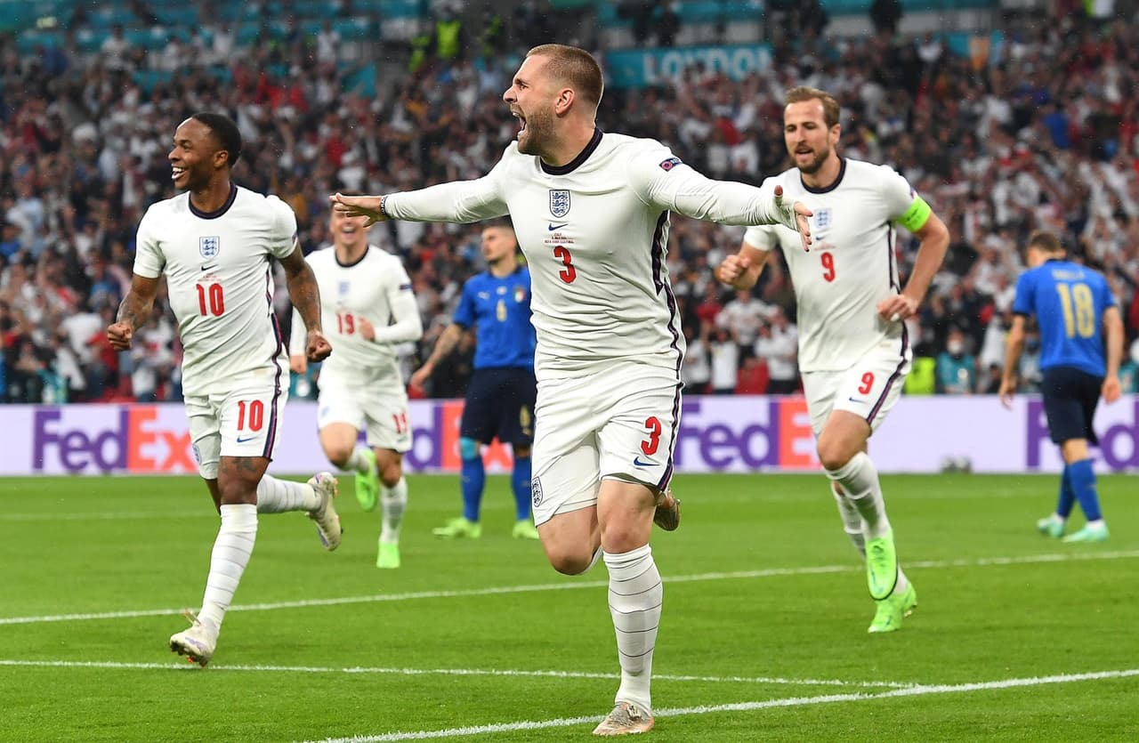 Italia es campeón indiscutible de Europa y se lleva la copa a casa. Luke Shaw abrió el marcador al minuto 2’ del encuentro y en el minuto 67, Leonardo Bonucci se encargó de igualar el marcador, ya en tiempos extra no pudieron pasar del 1-1 y, en tanda de penales, el equipo inglés no supo definir y la ‘Squadra Azzurra’ se corona en Wembley.