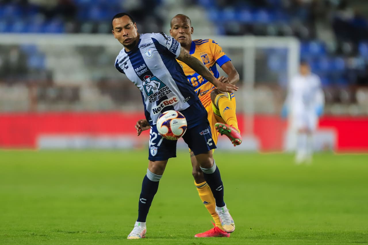 Roberto de la Rosa agarra adelantado a Nahuel y consigue el tanto que la da la victoria a 1-0 sobre los Tigres. Los felinos quedan fuera de del repechaje y Pachuca recupera posiciones y llega a la onceava plaza.