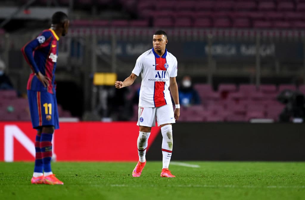 Lionel Messi (27’) adelantó a los culés desde los once pasos. Kylian Mbappé (32’, 65’, 70’) emparejó y dio vuelta al marcador. Moise Kean (70’) hizo el segundo y Mbappé volvió a aparecer para sellar la goleada. La vuelta se jugará el próximo 10 de marzo en el Parque de los Príncipes.