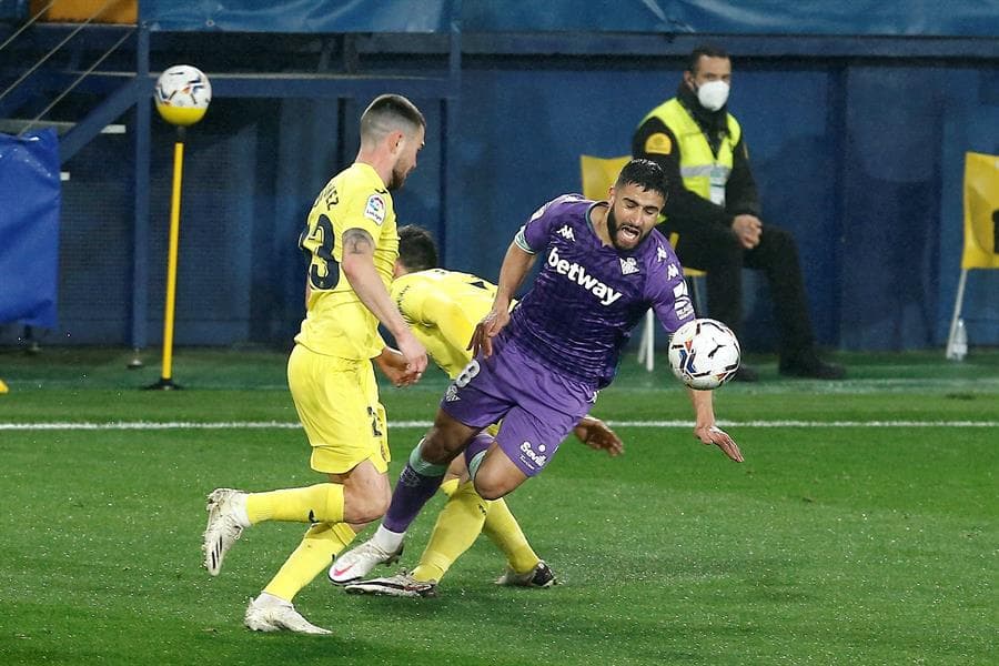 Real Betis derrotó 2-1 al Villarreal. Nabil Fekir y Emerson le dieron la victoria a los verdiblancos en su visita a La Cerámica. El único tanto para los locales fue por parte de Gerard Moreno, durante la Jornada 23 de LaLiga.