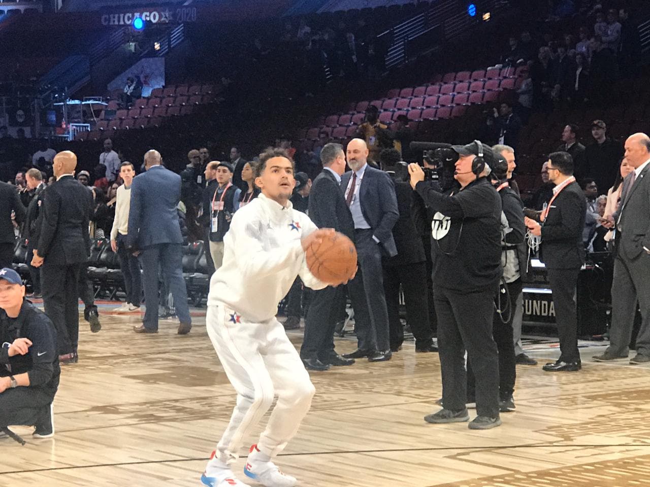 Así se vive la pasión del NBA All-Star Game muy colorido y con gente emocionada para disfrutar de este encuentro.