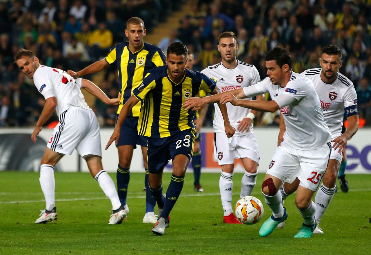 Diego Reyes: el defensor jugó en la Europa League con el Fenerbahce en la derrota con Spartak Trnava y este lunes cierran la jornada en Turquía con el juego ante BB Erzurumspor.