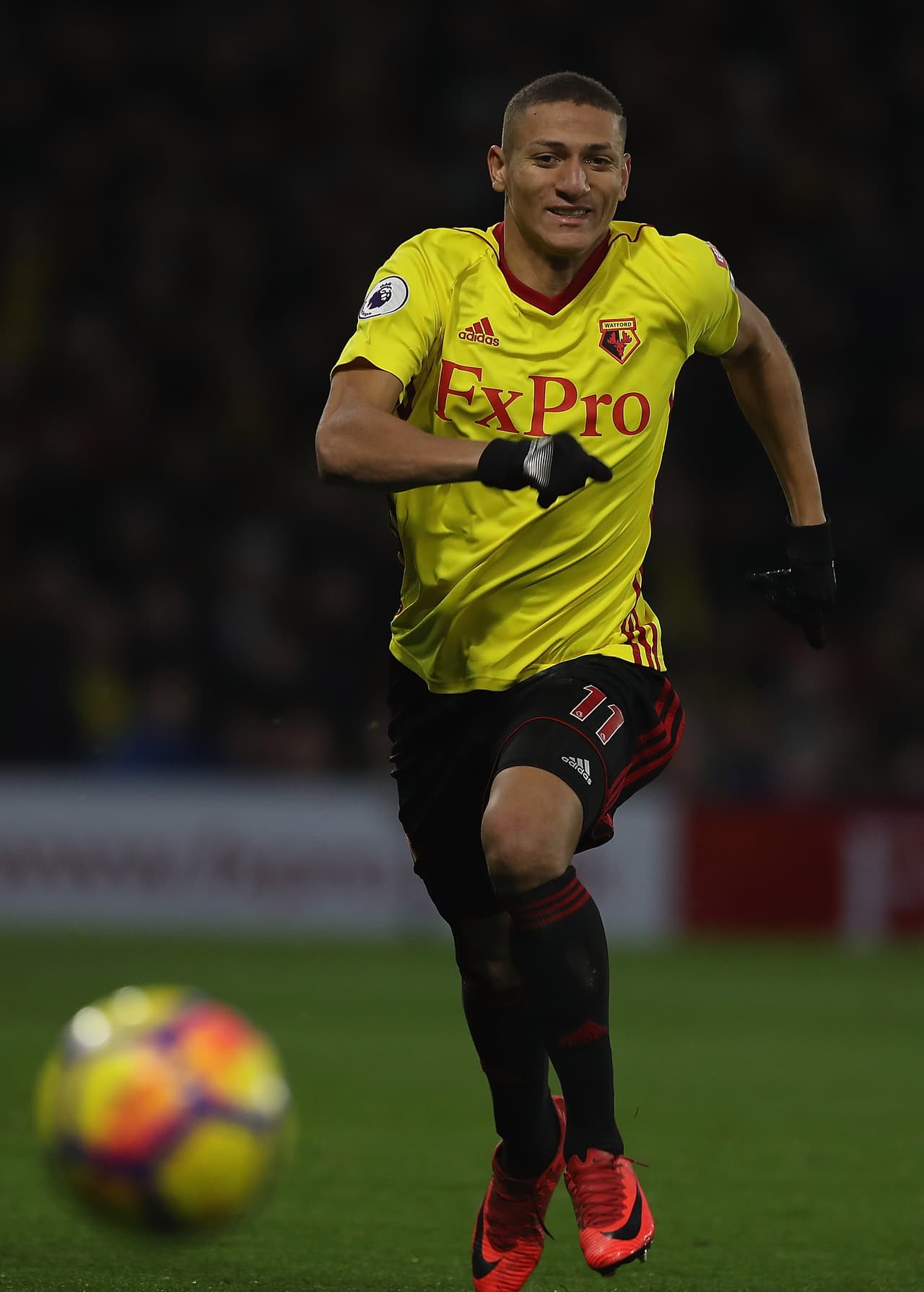 El joven brasileño Richarlison, novedad en esta temporada con el Watford, podría cambiar de equipo en la Premier League. Se habla del Arsenal.