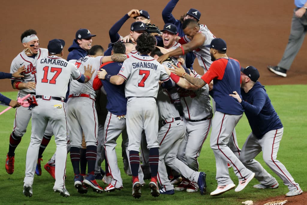 Atlanta Braves llegan a Houston para cerrar la serie y con un marcador de 7-0 a favor ponen la elminitario 4-2 y se quedan con la Serie Mundial.