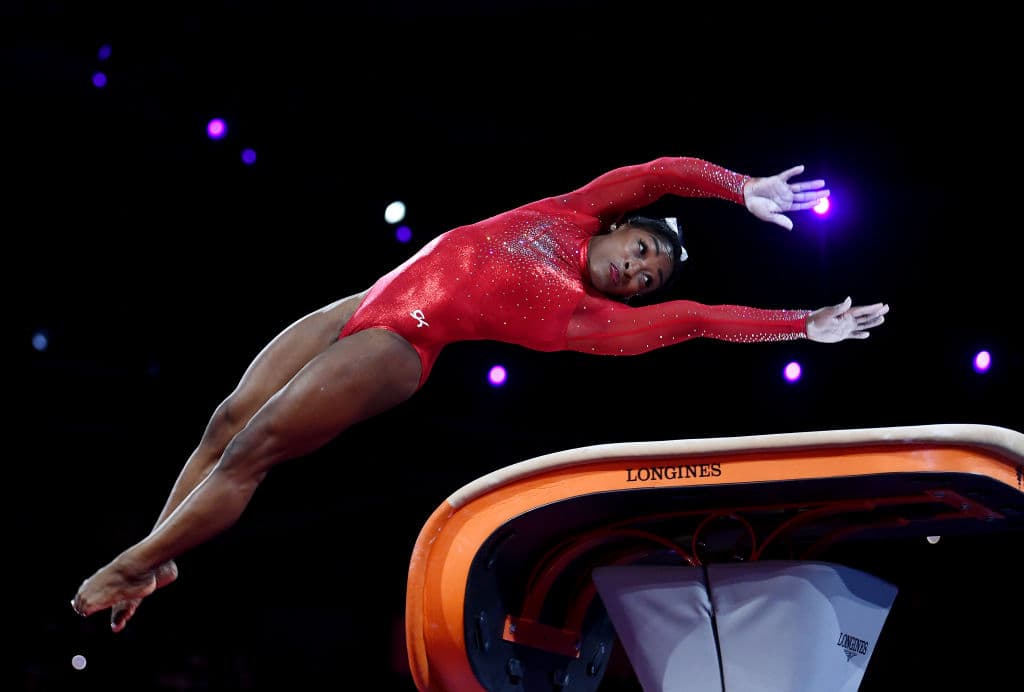 "He estado en el gimnasio e hice un poco de ejercicio. Cuando digo ejercicio, es muy ligero. Estoy disfrutando mi tiempo en casa y estoy feliz de estar de regreso", dice Biles, de 24 años.