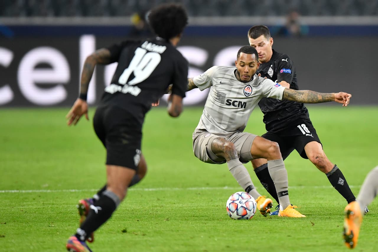 Manchester City se impone por la mínima al Olympiakos y pasa a octavos sin problema. Phil Foden le da el gane y boleto a su equipo. Por otro lado, cae goliza por parte del Borussia Mönchengladbach ante el Shakhtar 4-0 con anotaciones de Stindl, Elvedi, Embolo y Wendt en la UEFA Champions League.