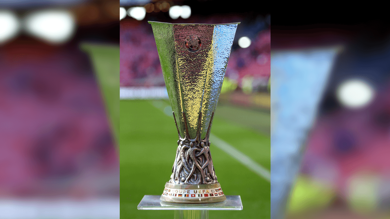 La contraparte de 'La Orejona', aquí vemos el trofeo de la UEFA Europa League.