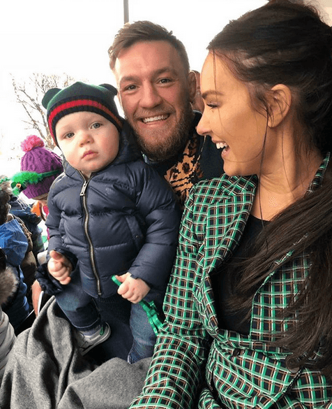 Ahora la familia luce más que completa con el nuevo miembro del equipo McGregor, que ya tiene un año y cinco meses de vida.