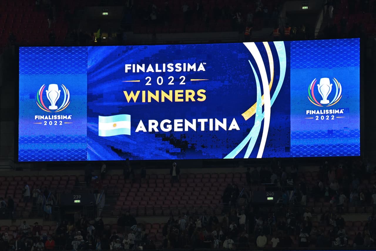 Así celebraron Argentina y Lionel Messi tras golear 0-3 a Italia para levantar la Finalissima en Wembley.